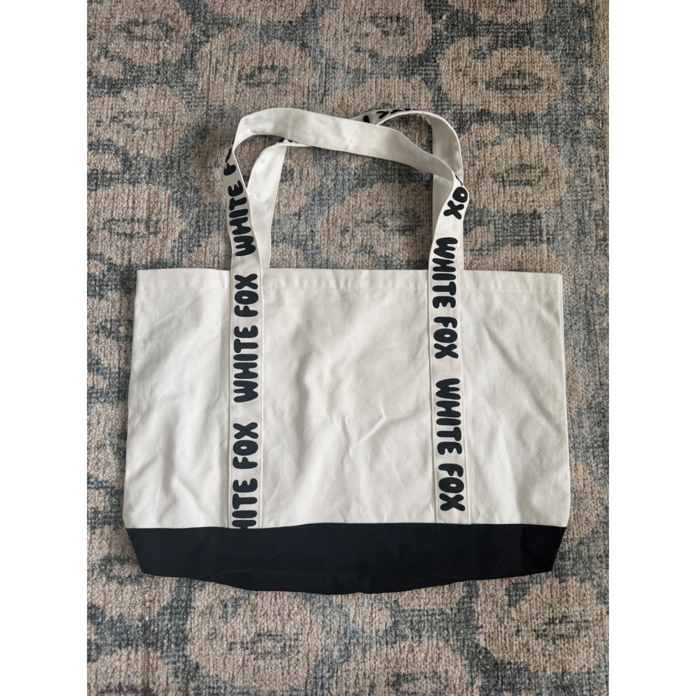White Fox Boutique Queen Energy Tote‎ Bag Pristine Condition